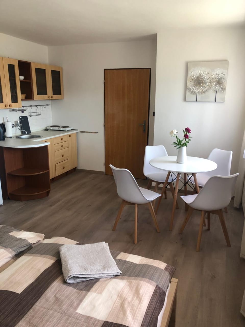 Kitchen or kitchenette, Living room, Seating area