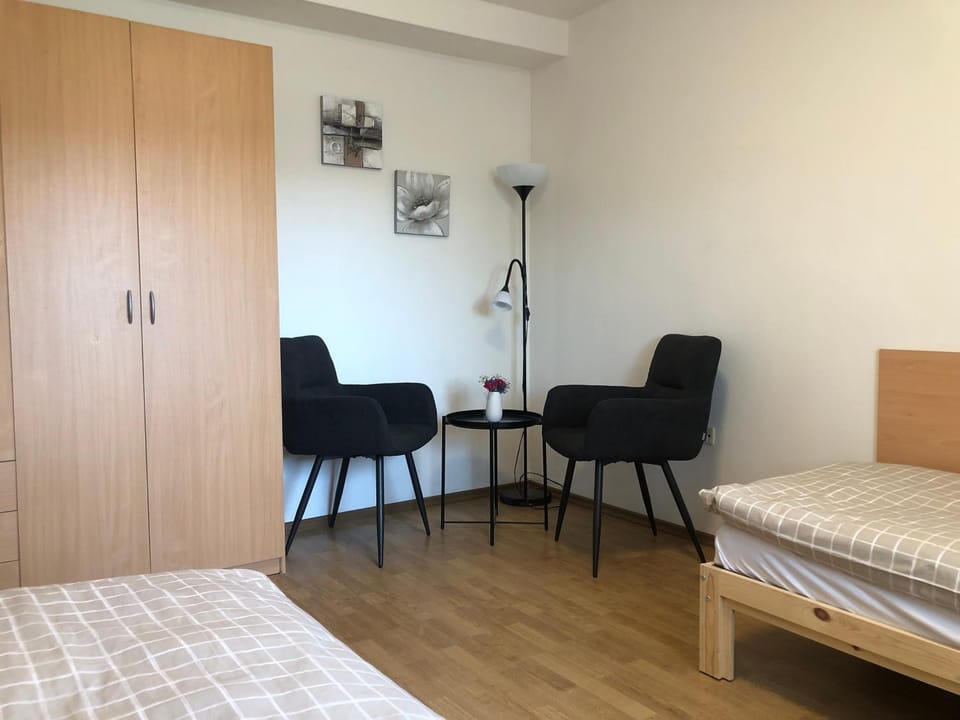 Photo of the whole room, Bedroom