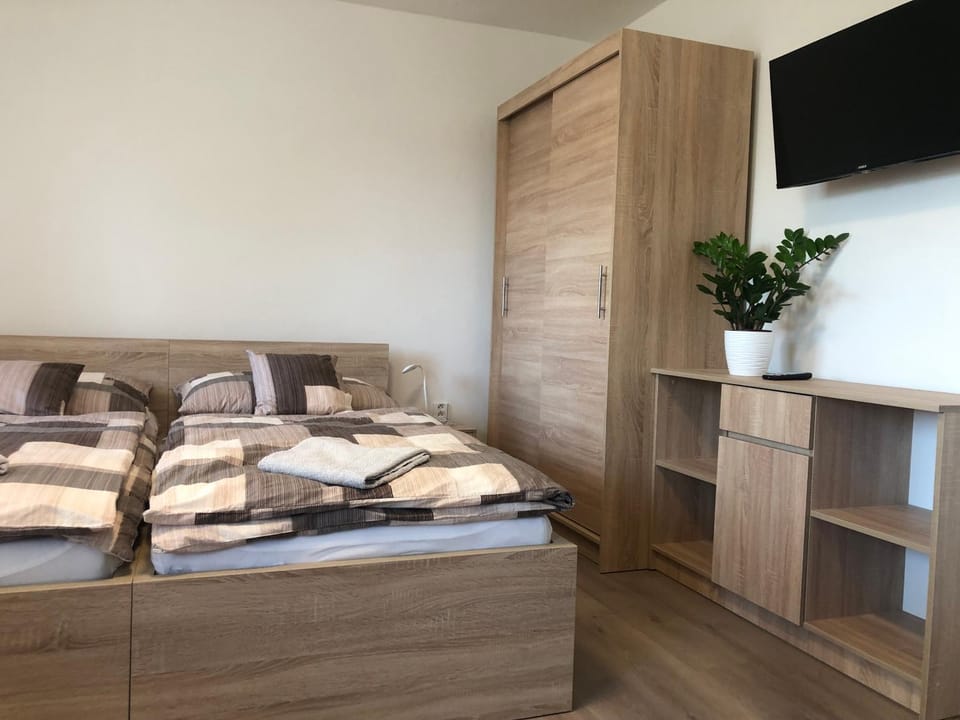 Bed, Living room