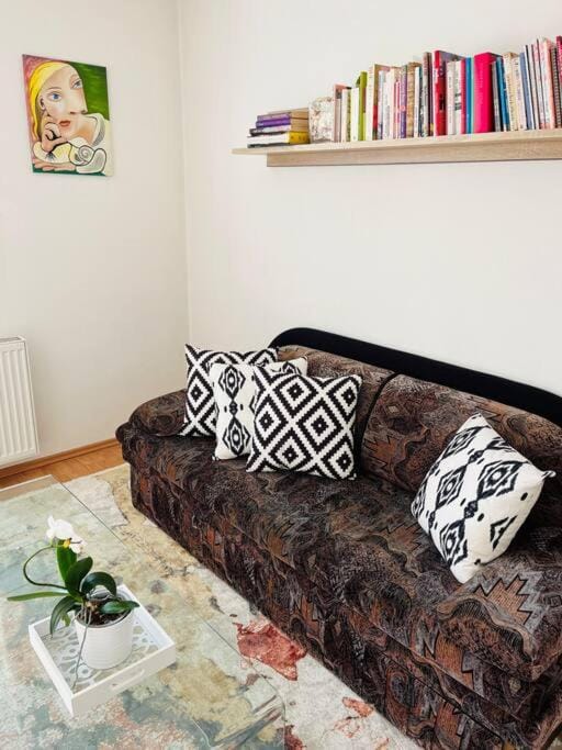 Library, Living room, Seating area