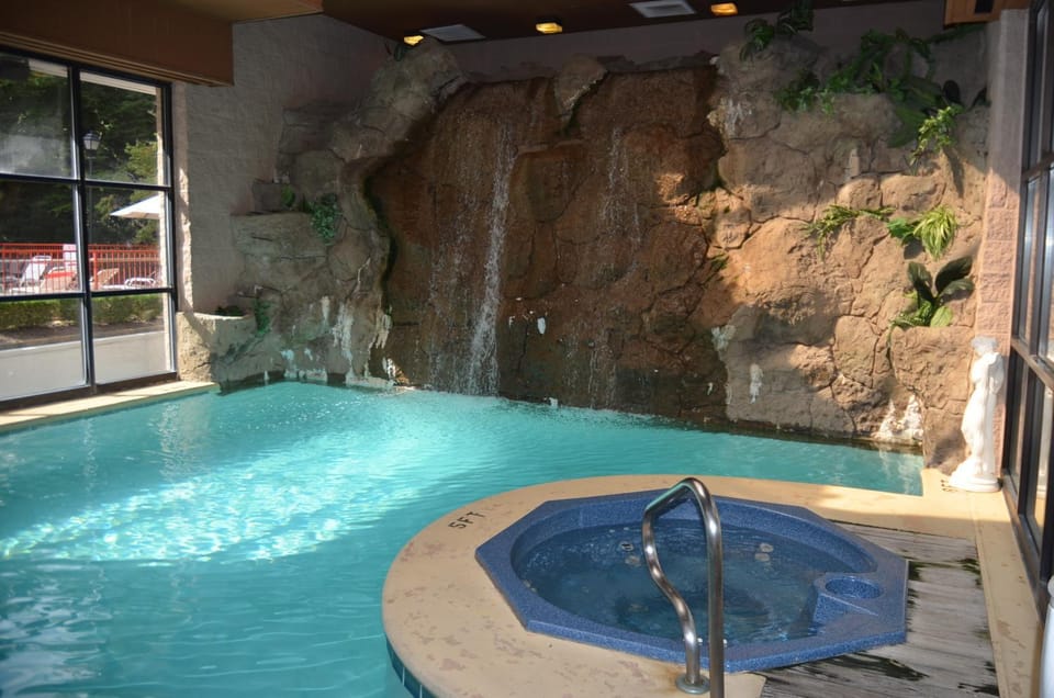 Swimming pool, Swimming pool