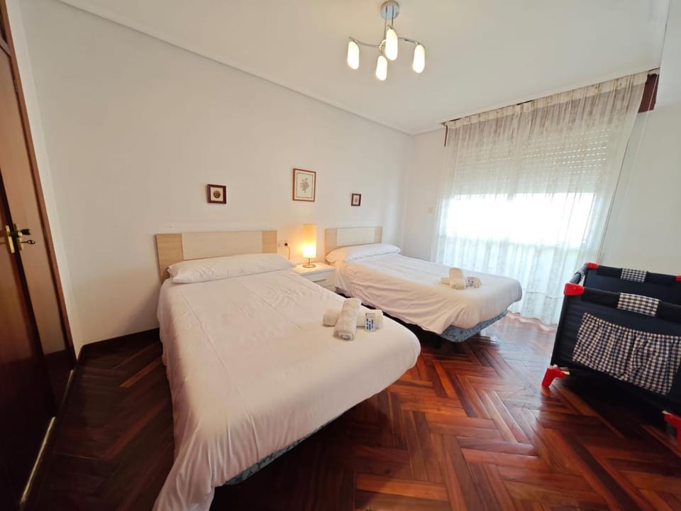 Panxon, Arquitecto Palacios, piso con terraza Apartment in Viana do Castelo District, Portugal