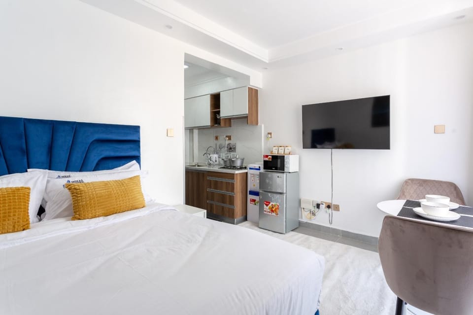 Bed, TV and multimedia, Photo of the whole room, minibar