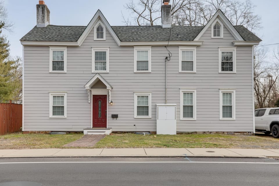 In-Town & Walkable: Historic Yardley Retreat! Apartment in Yardley