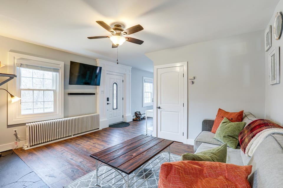 In-Town & Walkable: Historic Yardley Retreat! Apartment in Yardley