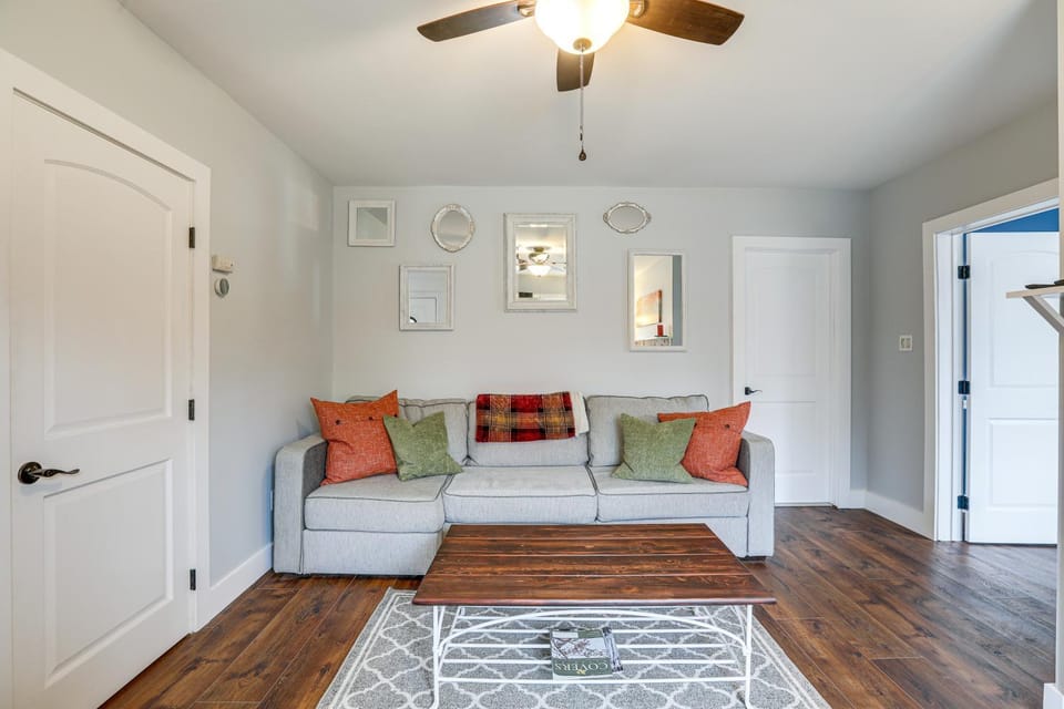 In-Town & Walkable: Historic Yardley Retreat! Apartment in Yardley