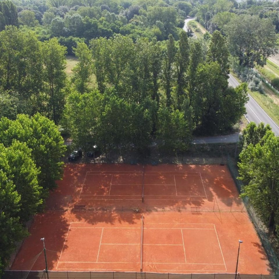 Tennis court