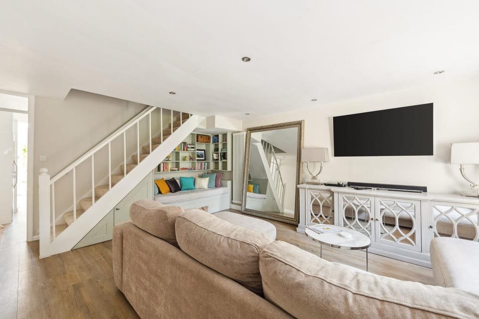 Richmond Riverside Villa Villa in Twickenham
