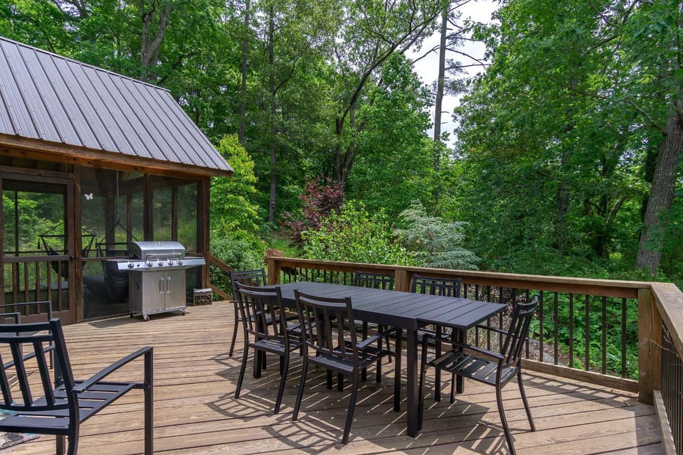 Mountain Over Main Street 5 Min. to Downtown Weaverville, Fire Pit & Views! House in Weaverville