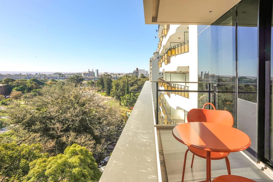 Natural landscape, Balcony/Terrace, Dining area, City view, River view