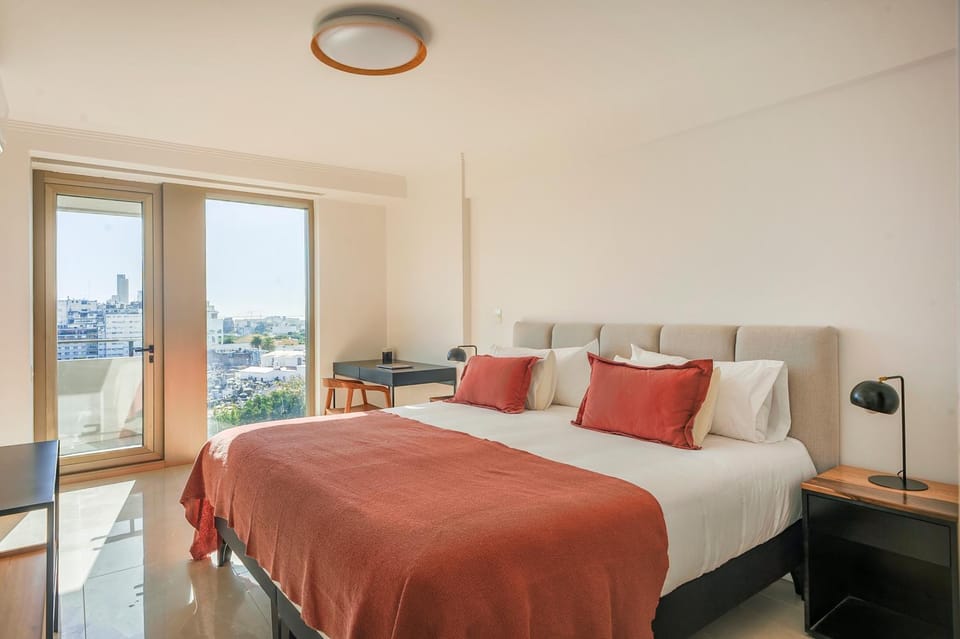 Bed, Photo of the whole room, Seating area, Bedroom