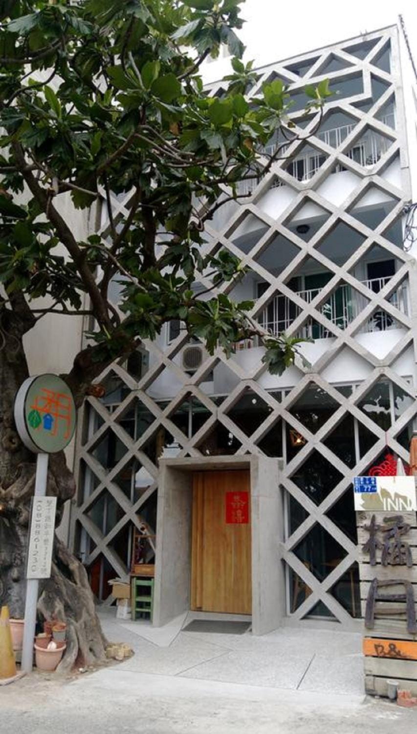 Facade/entrance