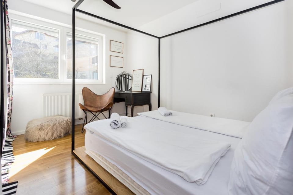 Bed, Photo of the whole room, Bedroom, towels