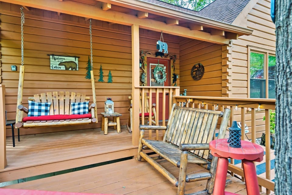 Patio, Day, Balcony/Terrace