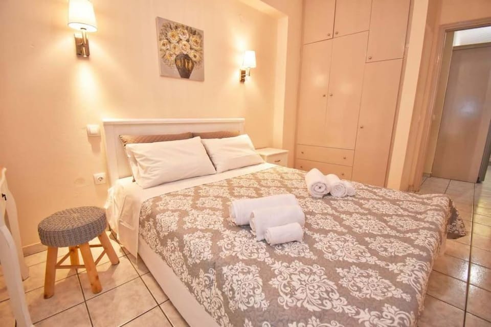 Bed, Photo of the whole room, Bedroom, towels, wardrobe
