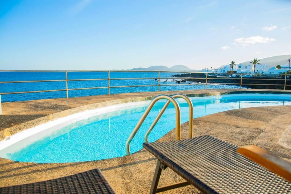 Pool view, Sea view, Swimming pool, sunbed
