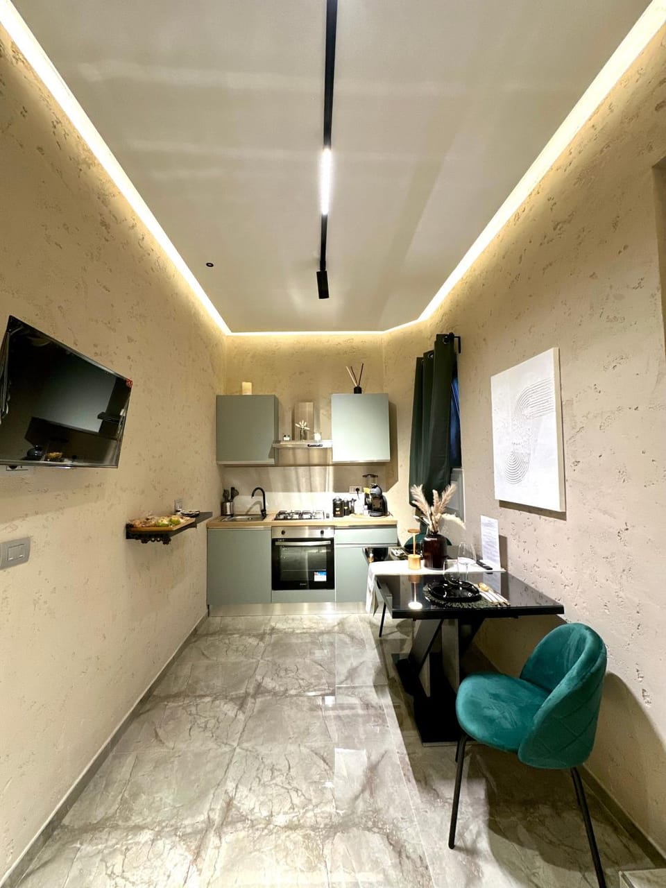 Kitchen or kitchenette, Dining area, stove