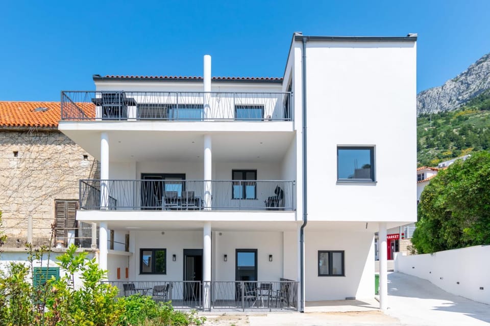 Property building, Balcony/Terrace