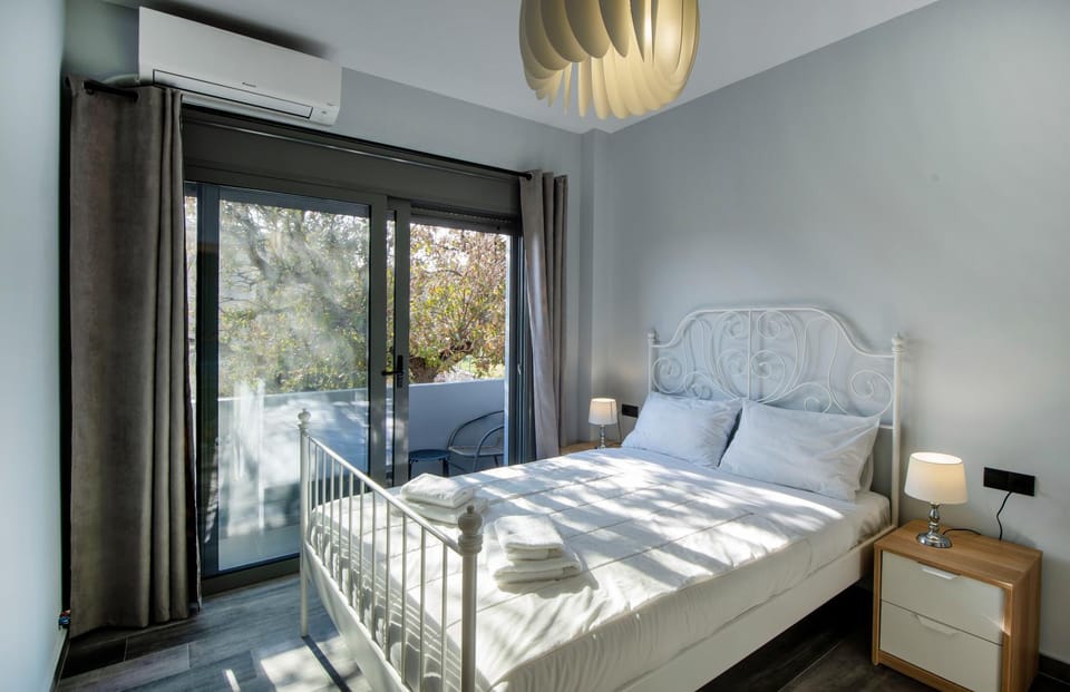 Bed, Balcony/Terrace, Photo of the whole room, Bedroom