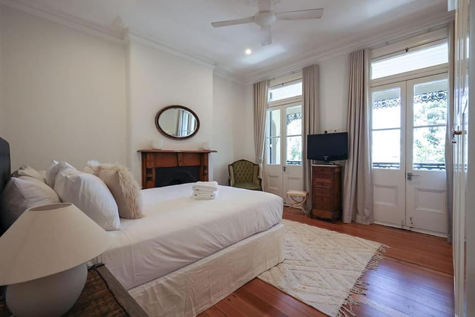 Charming 3-Bedroom Terrace in the Heart of Glebe House in Sydney