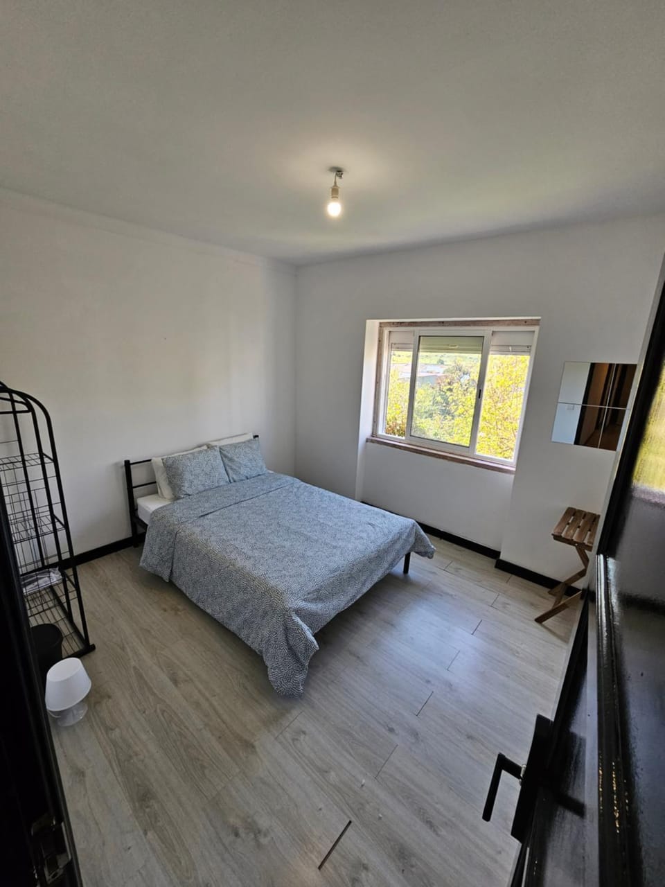 Bed, Photo of the whole room, Seating area, Bedroom