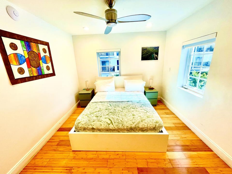 12 GUESTS LUXURIOUS SOUTH BEACH SUITE 2 Apartment in Flamingo Lummus