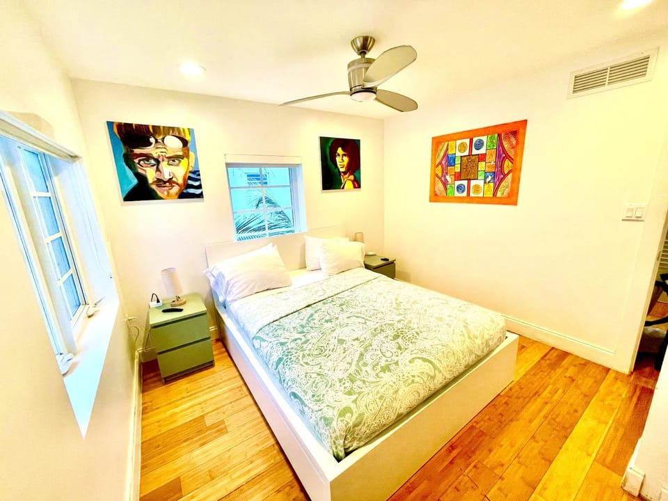 12 GUESTS LUXURIOUS SOUTH BEACH SUITE 2 Apartment in Flamingo Lummus