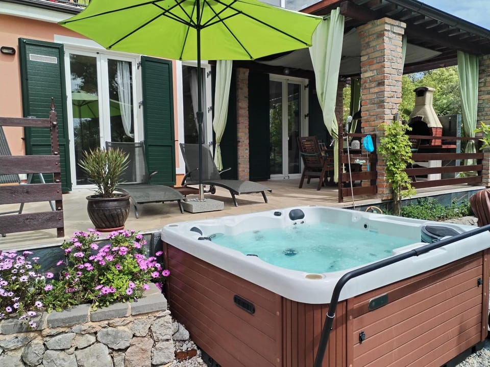 Hot Tub, Balcony/Terrace, sunbed