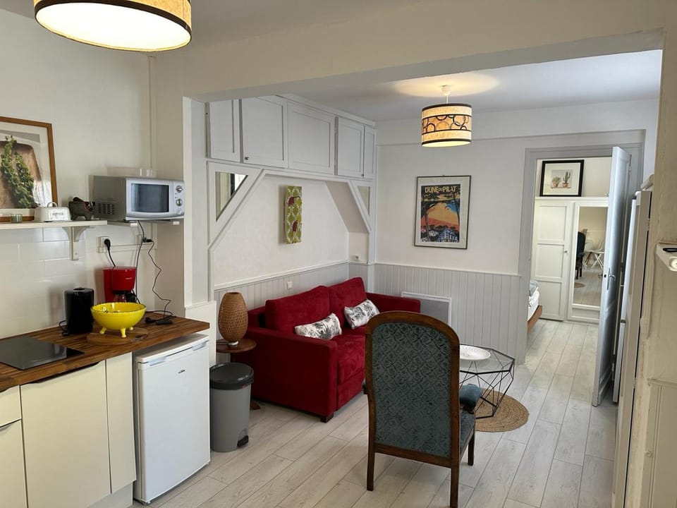 Kitchen or kitchenette, Living room