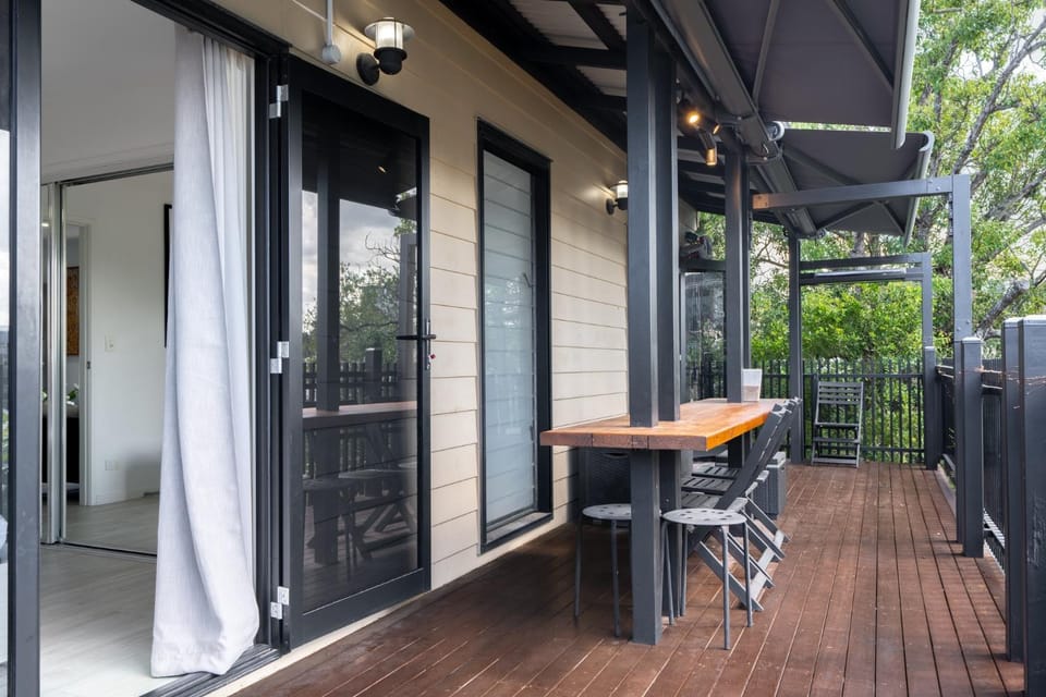 Sophisticated 2-Bed Home With Alfresco Dining Apartment in Brisbane