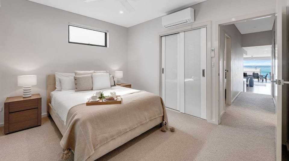 Bed, Bedroom, wardrobe, air conditioner