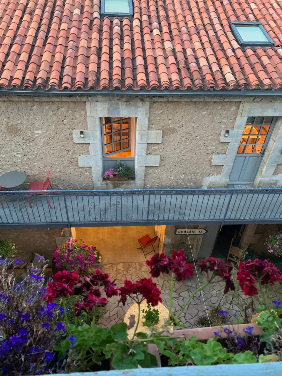 Property building, Day, Balcony/Terrace