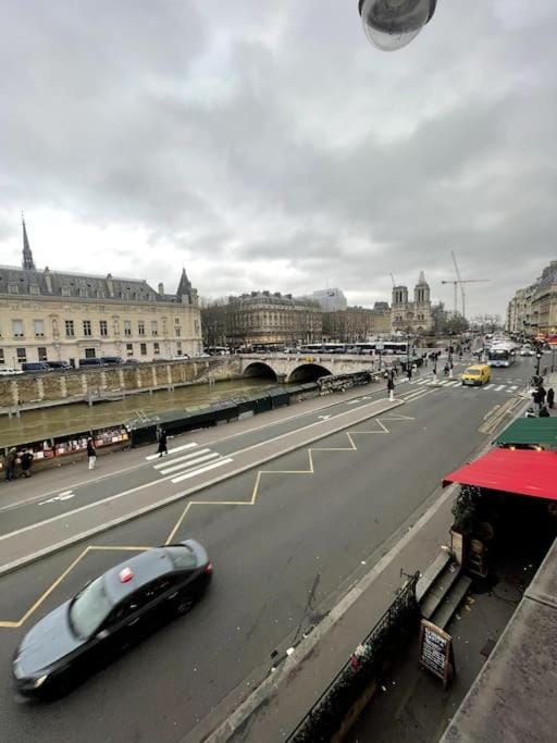 Amazing Flat Views Seine River Apartment in Paris