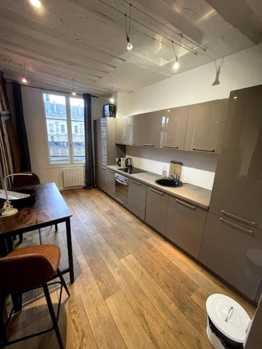 Amazing Flat Views Seine River Apartment in Paris
