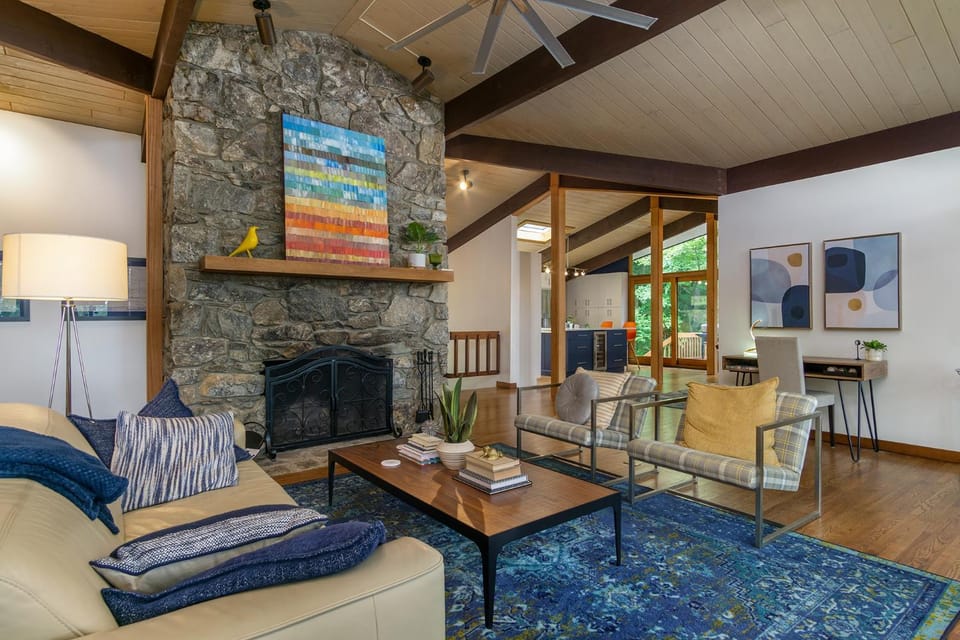 Retro Metro Deck House MCM Gem with Hot Tub & Spectacular Views! House in Buncombe County