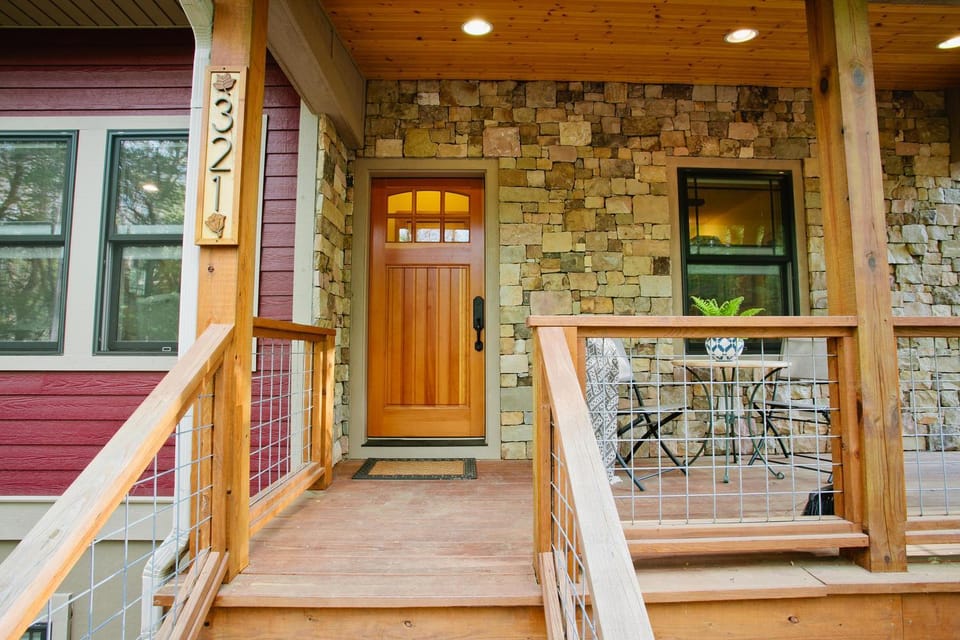 Tulip Cottage House in Black Mountain