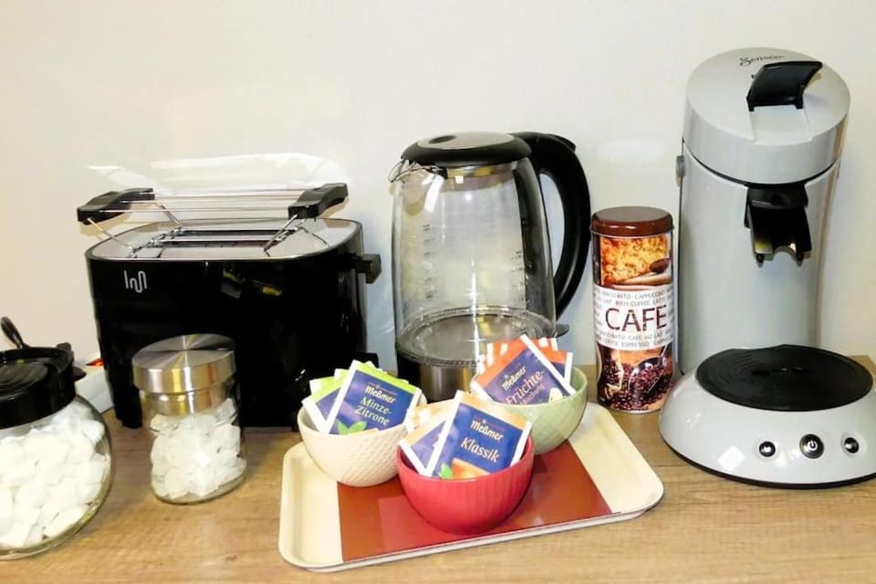 Coffee/tea facilities, toaster