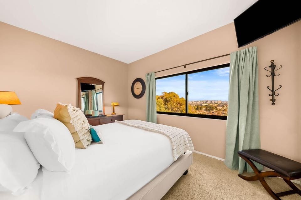 Spacious Beautiful Home with Stunning Bay Views House in Point Loma