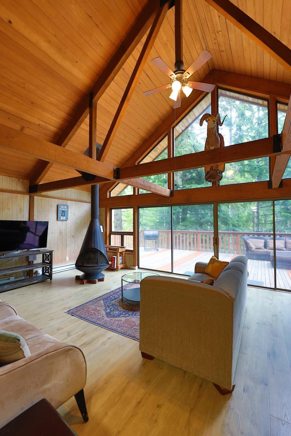 Natural landscape, View (from property/room), Balcony/Terrace, Living room, Seating area, fireplace