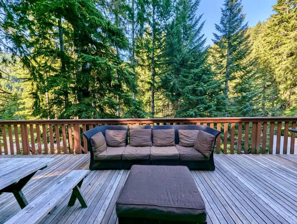 Chalet at Rainier Lodge (0.4 miles from the entrance) Campground/ 
RV Resort in Washington