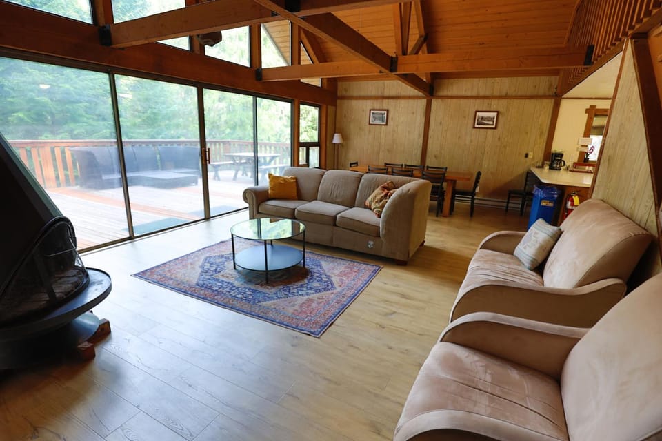 Chalet at Rainier Lodge (0.4 miles from the entrance) Campground/ 
RV Resort in Washington