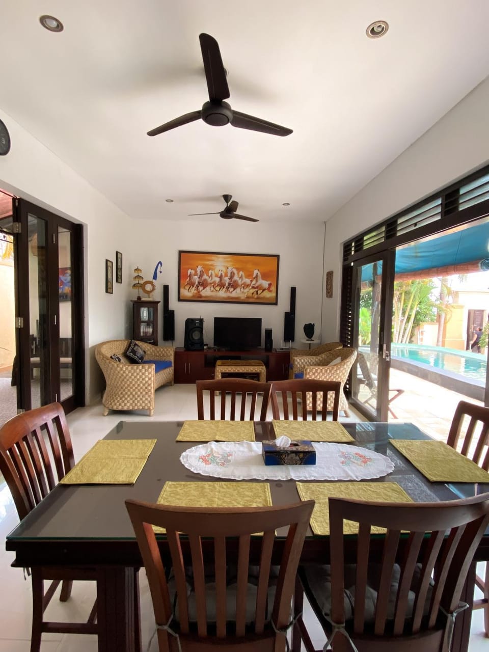 Communal lounge/ TV room