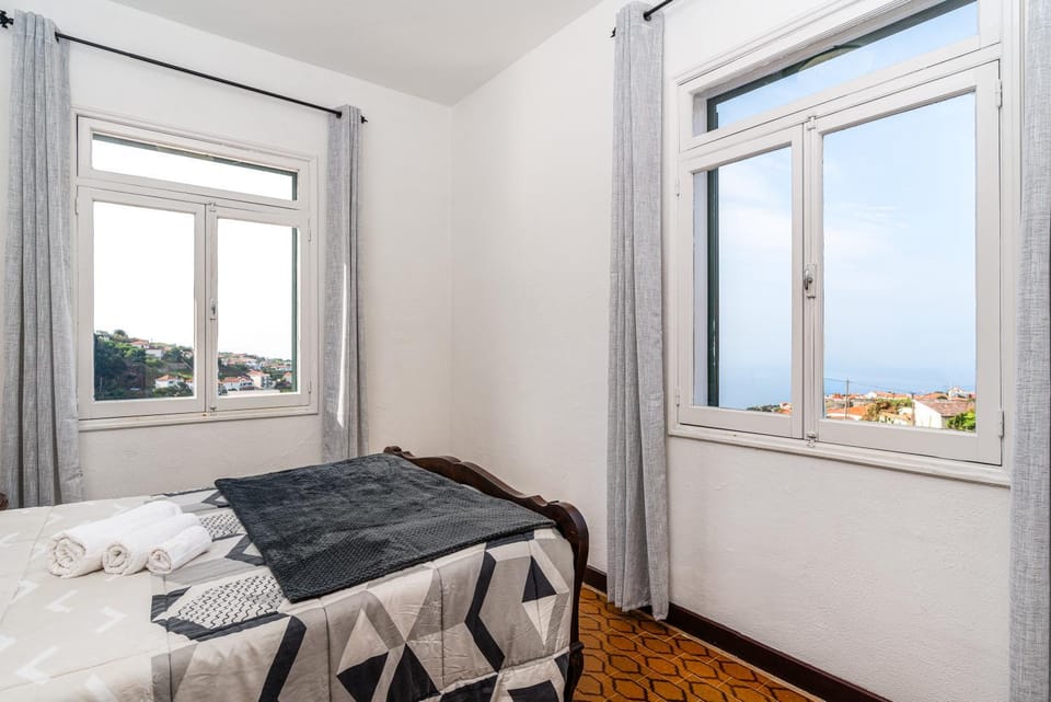 Bed, Natural landscape, Photo of the whole room, Bedroom, Sea view, towels
