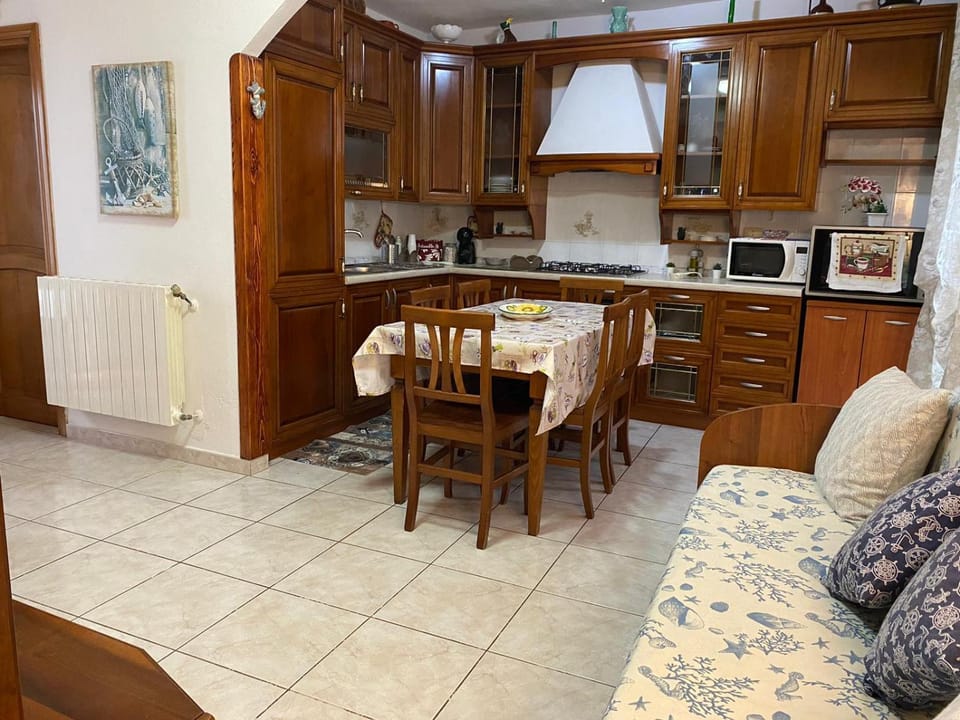 Kitchen or kitchenette, Dining area, oven, pet friendly, stove
