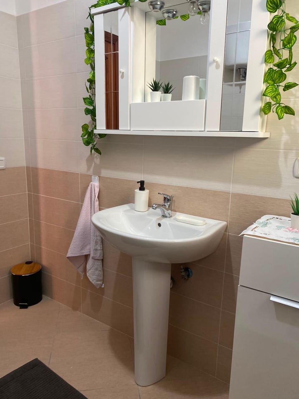 Bathroom, towels