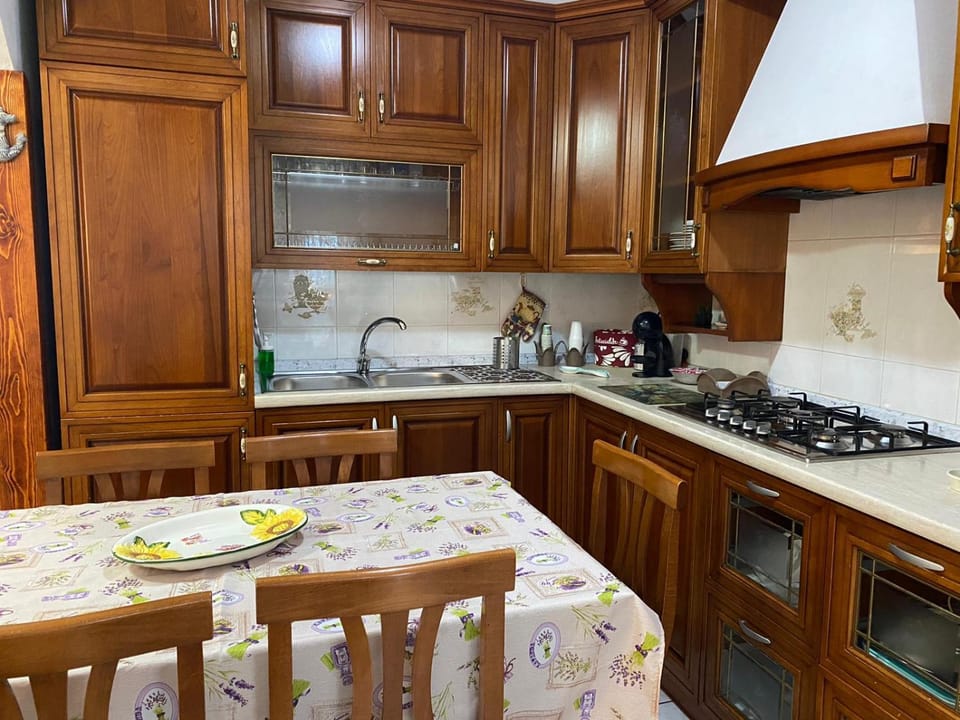 Kitchen or kitchenette, Dining area, pet friendly, stove
