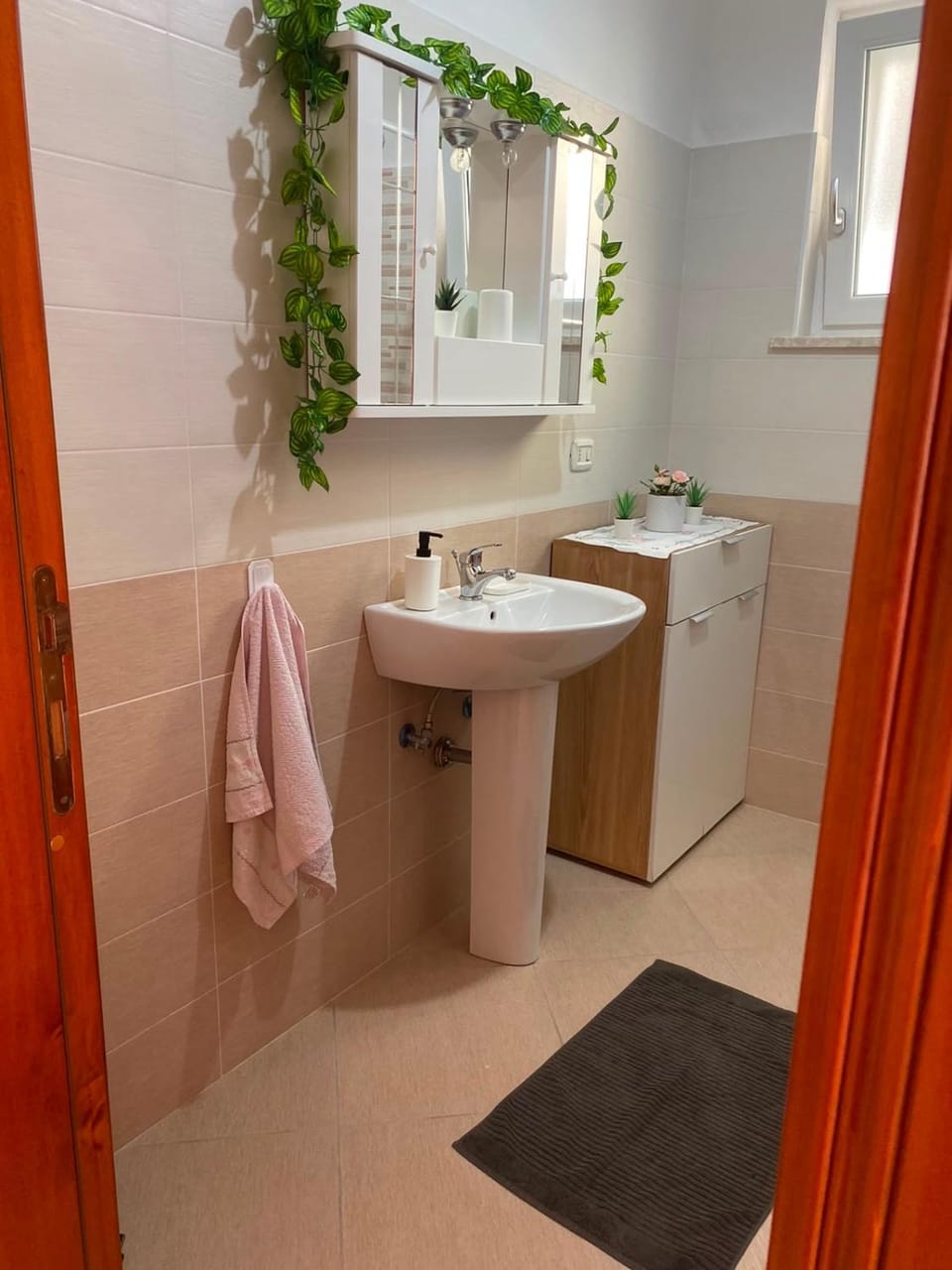 Bathroom, towels