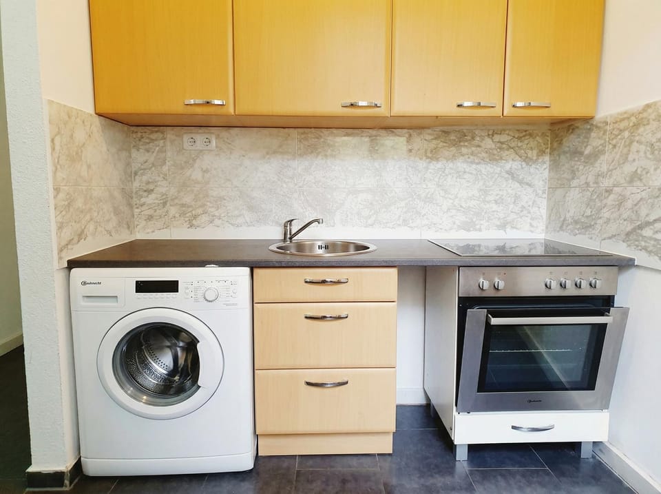 Kitchen or kitchenette, stove, washing machine