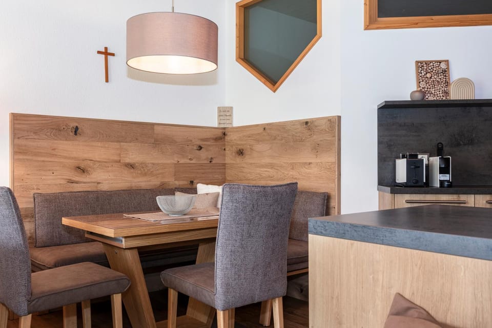 Coffee/tea facilities, Seating area, Dining area