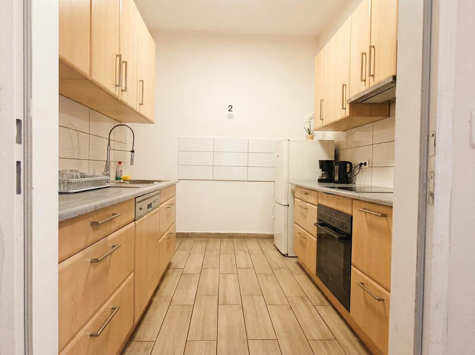 Kitchen or kitchenette, oven, stove